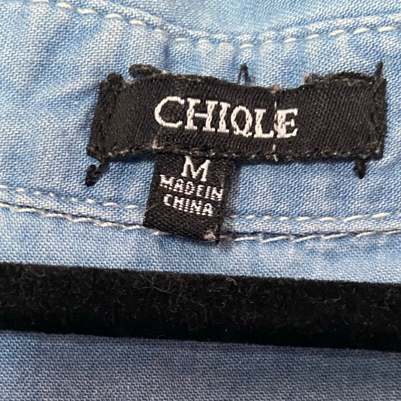 Chiqle Pearl Snap Cropped Top. - Picture 4 of 4